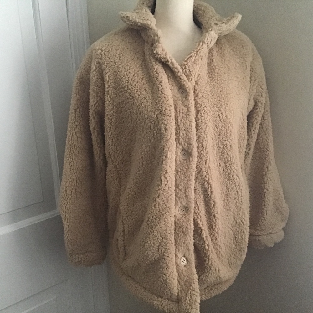 Nwt sherpa “shaket’